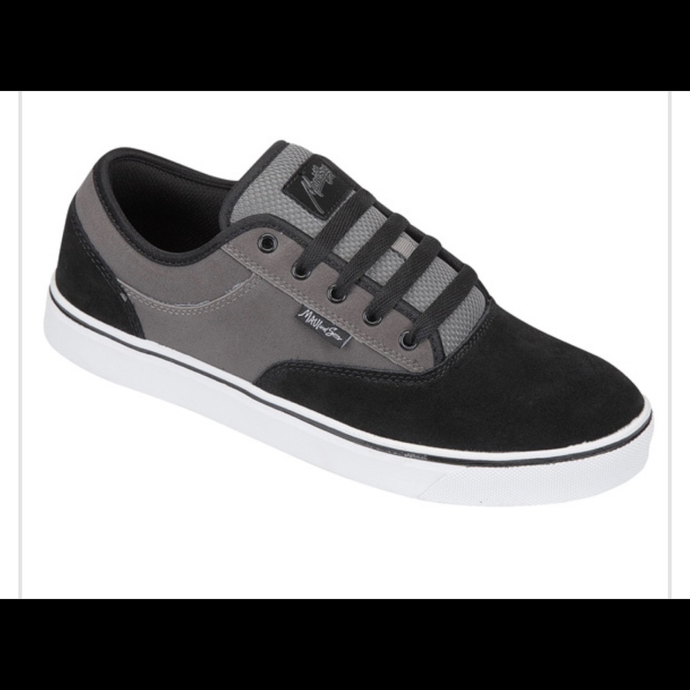NWT Skate shoes